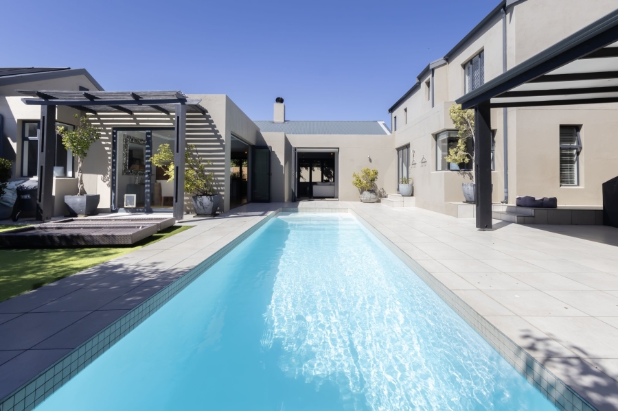 To Let 4 Bedroom Property for Rent in Big Bay Western Cape